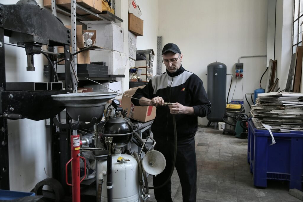 How Do You Troubleshoot A Fluctuating Temperature Issue In A Freightliner Cascadias A/C System?
