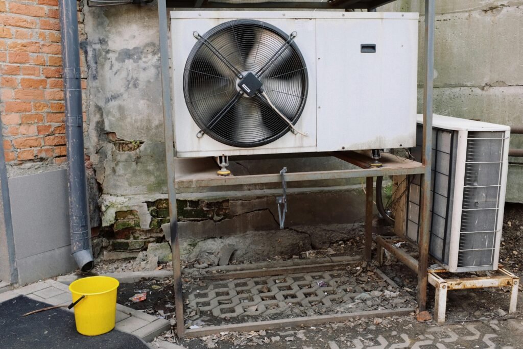 How Do You Troubleshoot A Fluctuating Temperature Issue In A Freightliner Cascadias A/C System?